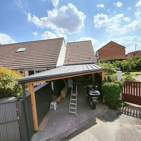 Carport en bois en biseau, par Le Wood Gang