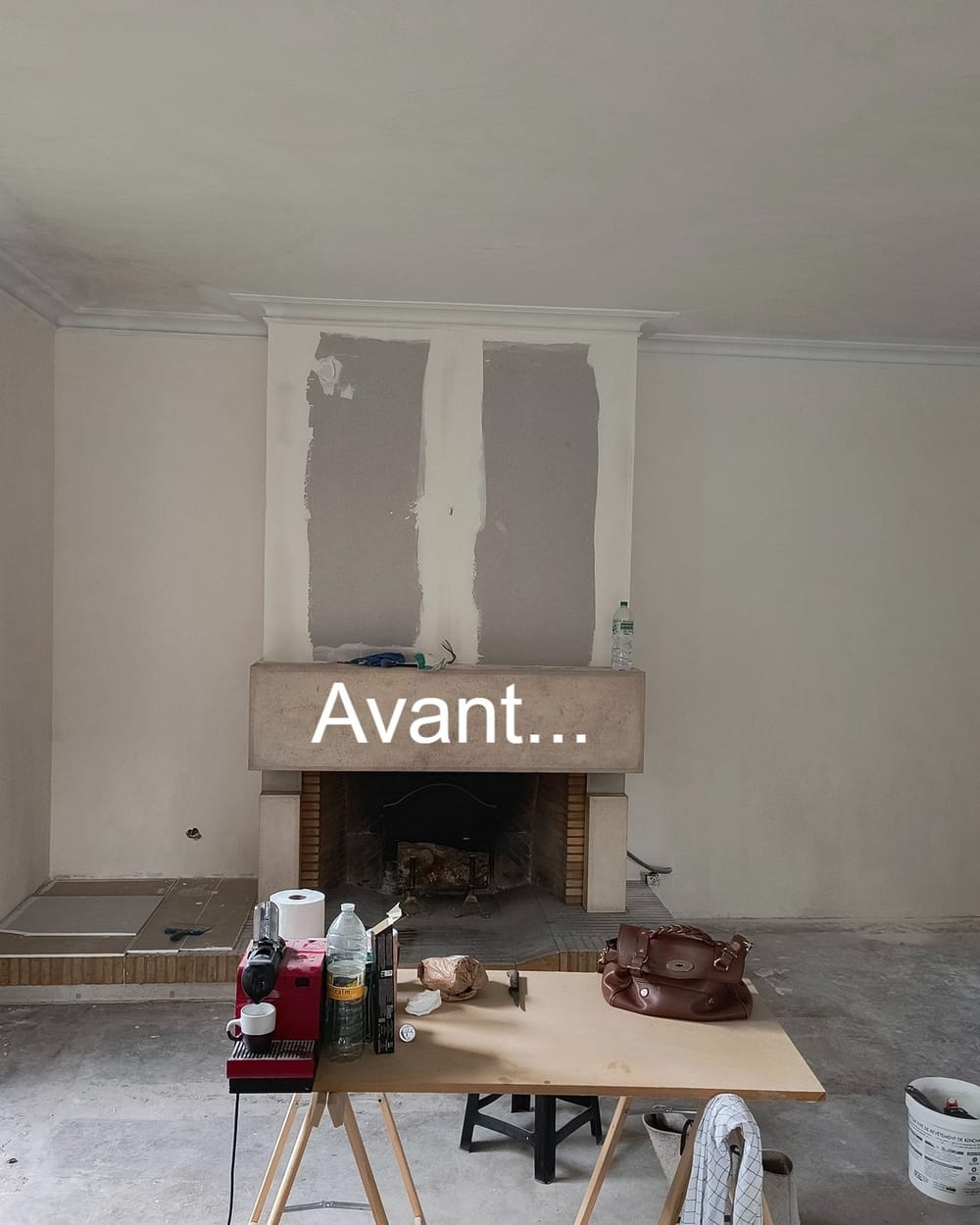 Le mur de la cheminée avant les travaux, murs nus