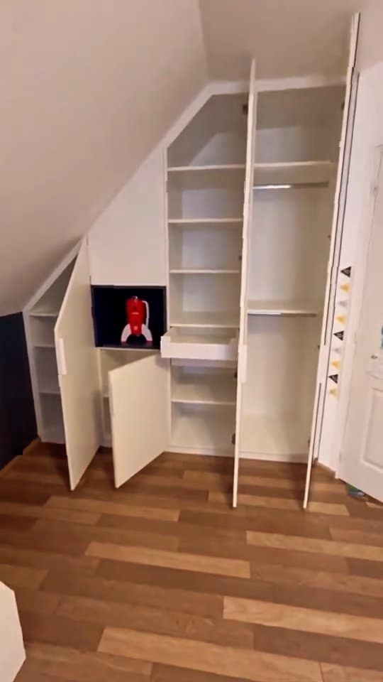 Aménagement intérieur en bois sur mesure par Le Wood Gang : Noa (en cp) a eu la chance d'avoir son nouvel aménagement pour la rentrée. Avec ça, c'est sûr qu'il va passer…