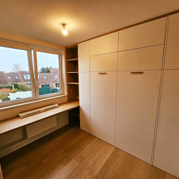 Aménagement intérieur en bois sur mesure par Le Wood Gang : Vous aussi vous devez choisir entre avoir une vraie chambre d'ami (avec un vrai lit) et un espace bureau…