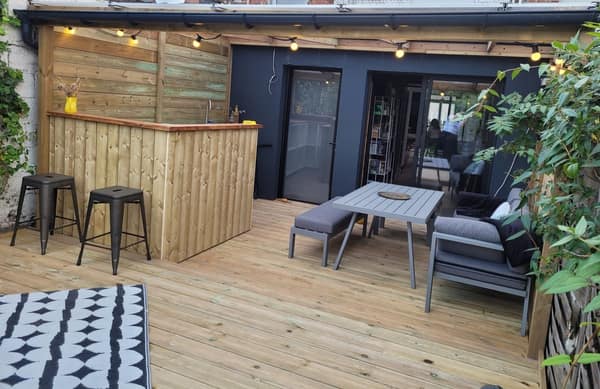 Aménagement extérieur en bois par Le Wood Gang : LA TERRASSE ET LA CUISINE D'ETE : STEP BY STEP !