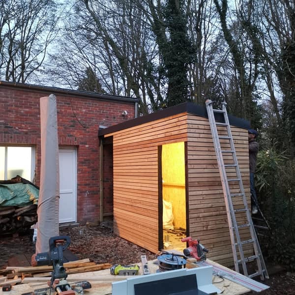 Aménagement extérieur en bois par Le Wood Gang : ABRI DE JARDIN / ABRI BÛCHES : STEP BY STEP !