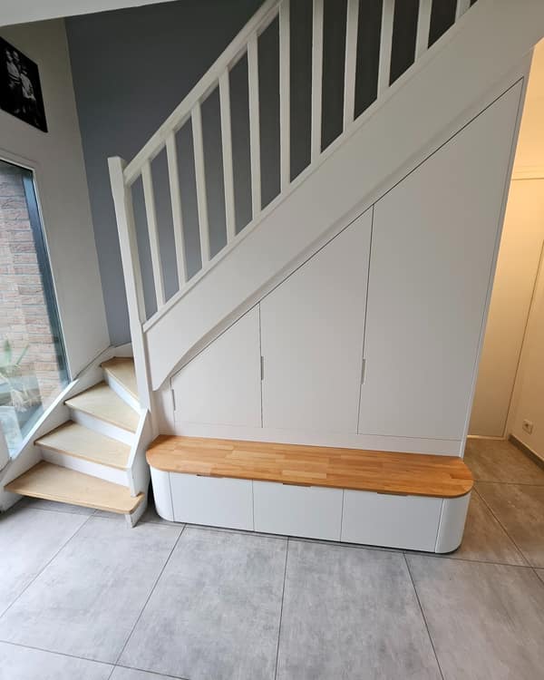 Aménagement intérieur en bois sur mesure par Le Wood Gang : Et avec le banc intégré, vous en pensez quoi ?