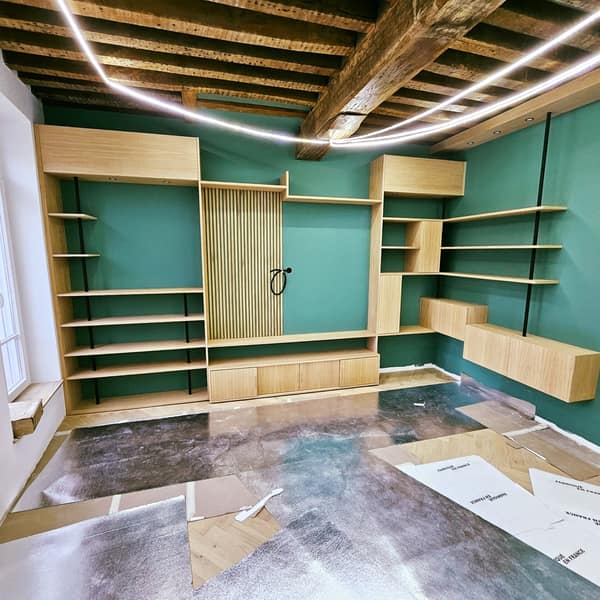 Réalisation en bois sur mesure par Le Wood Gang : Projet super original dans ce vieil appartement entièrement rénové :)
