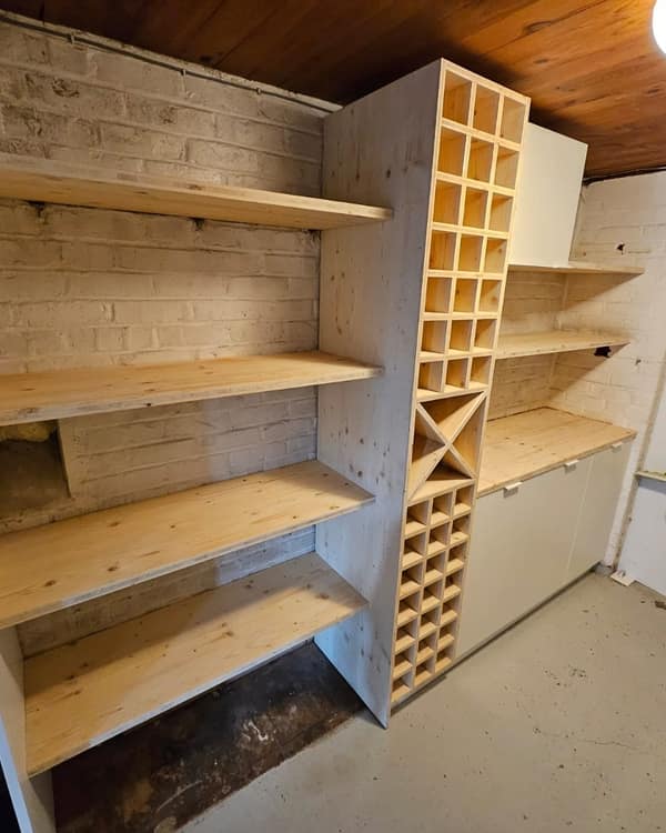 Aménagement intérieur en bois sur mesure par Le Wood Gang : Le sur-mesure c'est aussi pour se faciliter la vie :)