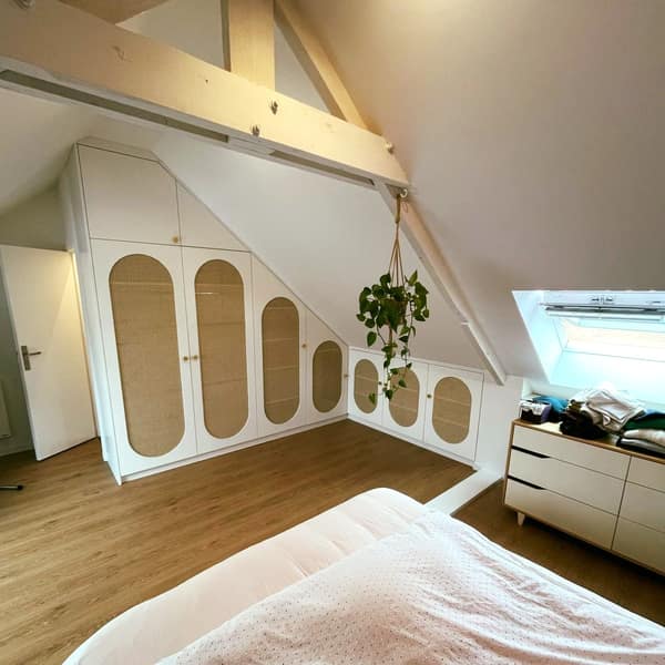 Aménagement intérieur en bois sur mesure par Le Wood Gang : Bonjour Le Wood Gang, auriez-vous une idée pour avoir des rangements d'angle, qui suivent avec le parquet et…
