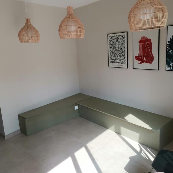Aménagement intérieur en bois sur mesure par Le Wood Gang : Nouvel exemple d'aménagement sur-mesure pour gagner en espace de circulation 💃🕺