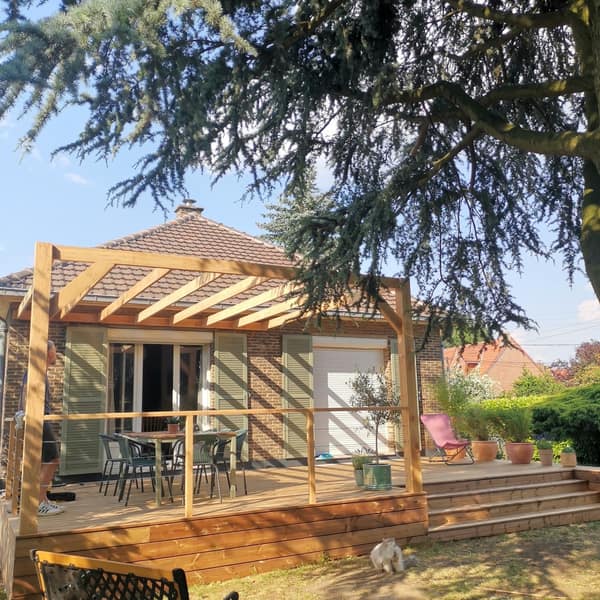 Aménagement extérieur en bois par Le Wood Gang : Magnifique projet pour donner à cette maison une nouvelle vie tournée vers l'extérieur 😎🌞