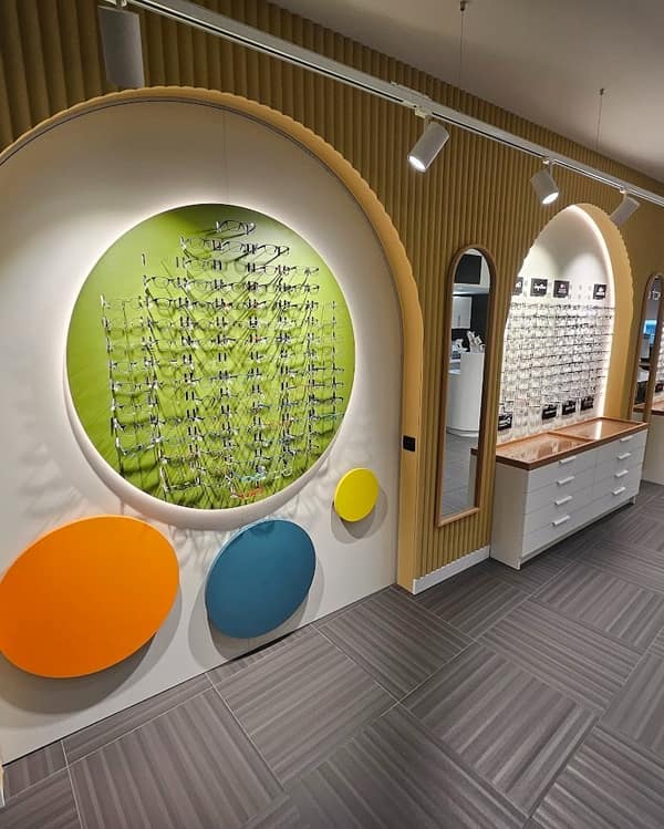 Agencement bois pour professionnels par Le Wood Gang : Retour sur l'aménagement complet de ce magasin d'optique 🤓