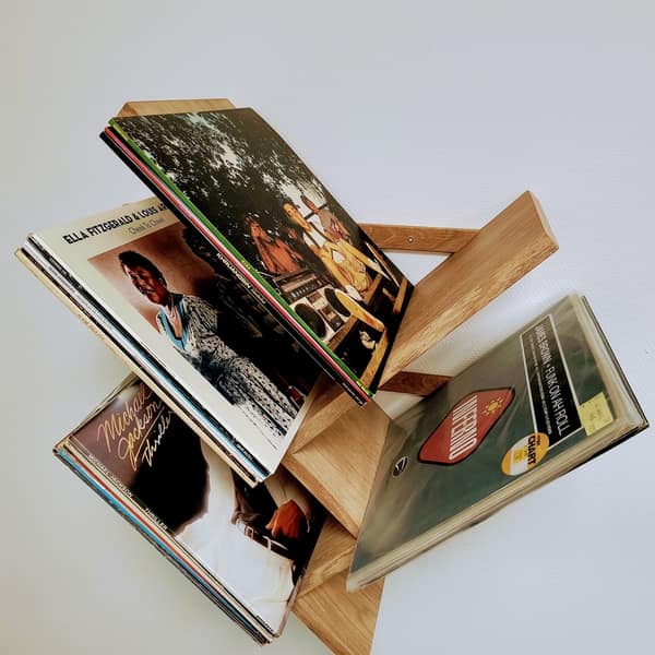 Aménagement intérieur en bois sur mesure par Le Wood Gang : Vous avez été gâtés à Noël ? Vous ne savez plus où ranger vos vinyles ?