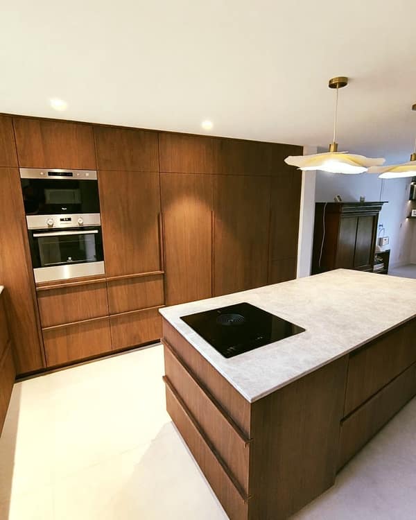 Aménagement intérieur en bois sur mesure par Le Wood Gang : Le père Noël a assuré pour livrer cette cuisine à temps pour les fêtes 😁🎅🎄