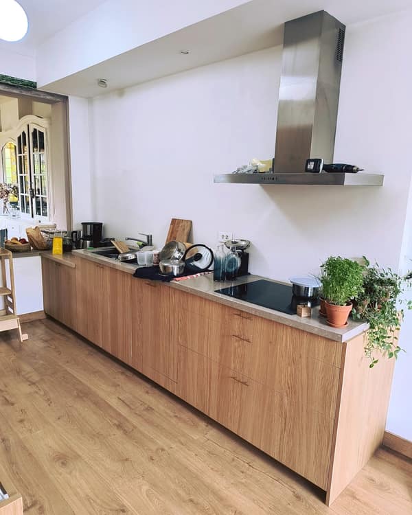 Aménagement intérieur en bois sur mesure par Le Wood Gang : Et oui, vous pouvez aussi appeler le Gang pour votre relooking de Cuisine 💪😊