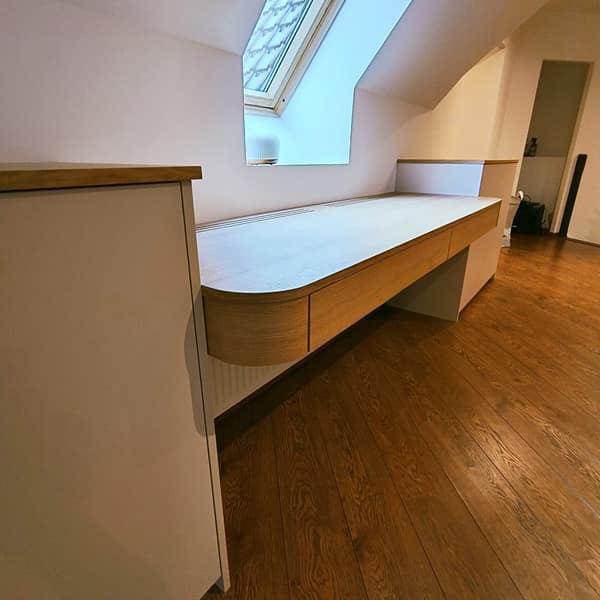 Aménagement intérieur en bois sur mesure par Le Wood Gang : Aménagement sur-mesure pour ce grand palier.