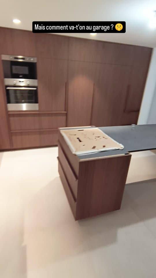 Aménagement intérieur en bois sur mesure par Le Wood Gang : Rapide aperçu d'une cuisine en plaquage noyer. On vous en montre bientôt + ! il y a eu pas mal de projets pour…