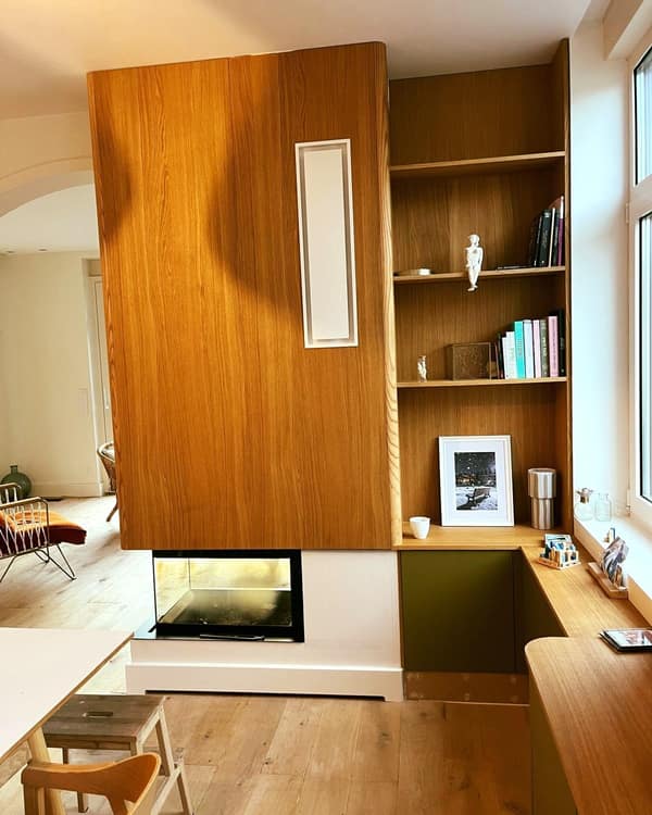 Aménagement intérieur en bois sur mesure par Le Wood Gang : Du bois sur ma cheminée ? Mais ils sont fous ces Gaulois ? 😅