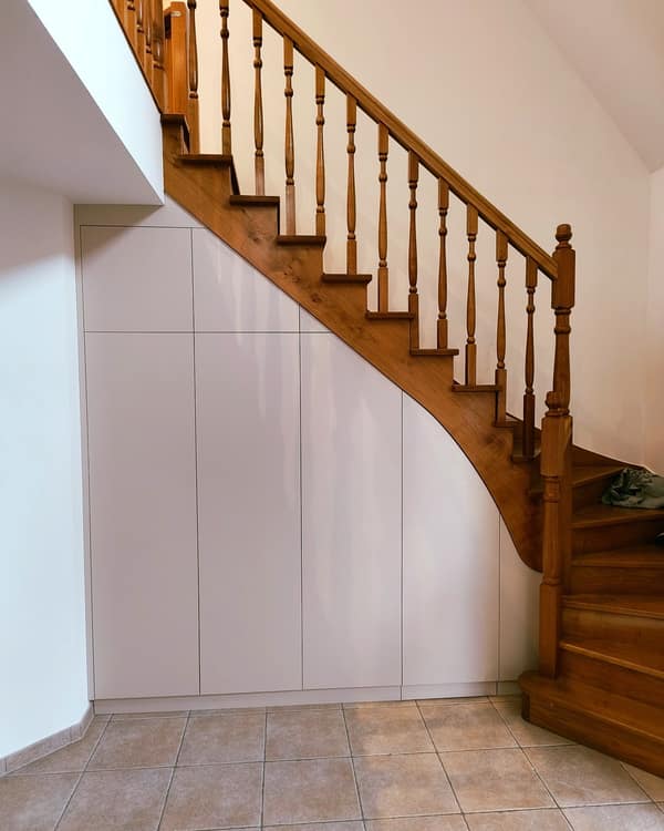 Aménagement bois pour enfants par Le Wood Gang : Aménagement d'escalier sur mesure, vous remarquerez la minutie pour suivre les courbes et créer des…