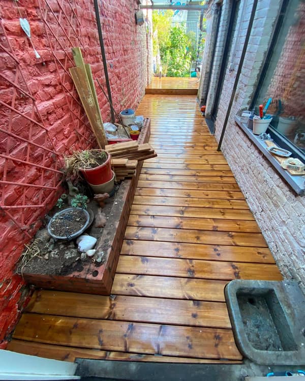 Aménagement extérieur en bois par Le Wood Gang : Ce n'est quand même pas la rentrée qui va nous empêcher de profiter de nos extérieurs 😁