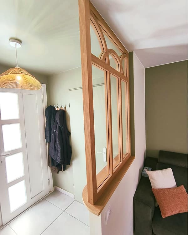 Porte ou verrière en bois sur mesure par Le Wood Gang : Verrière sur-mesure en chêne massif + petite tablette pour la déco 🧑‍🎨🎨