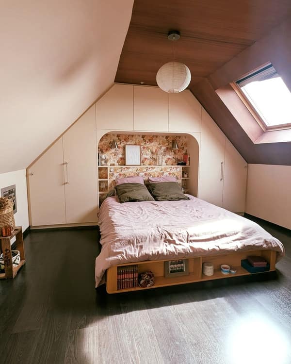 Aménagement intérieur en bois sur mesure par Le Wood Gang : Revoici le "Dressing / Tête de lit" après étapes de peinture et décoration réalisés par nos clients ! 😊