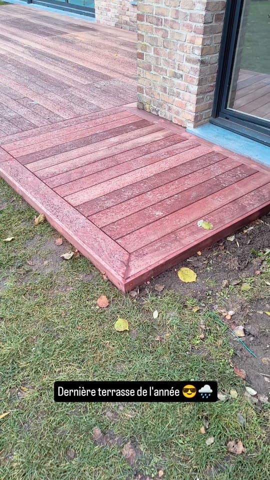 Aménagement extérieur en bois par Le Wood Gang : Dernière terrasse de l'année,! La météo nous a joué des tours ces derniers temps...mais le résultat est…