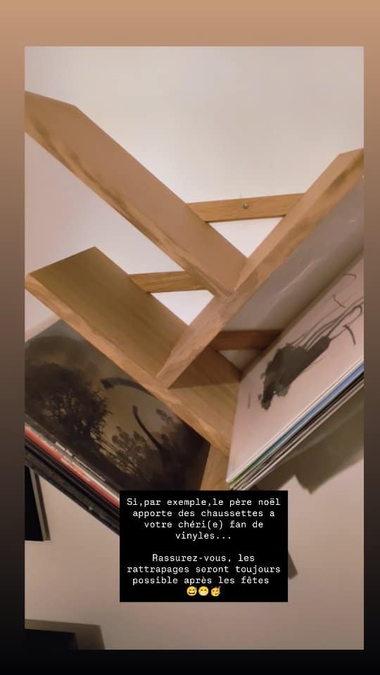 Réalisation en bois sur mesure par Le Wood Gang : Petit meuble range vinyles dispo en plaqué chêne, frêne ou noyer !
