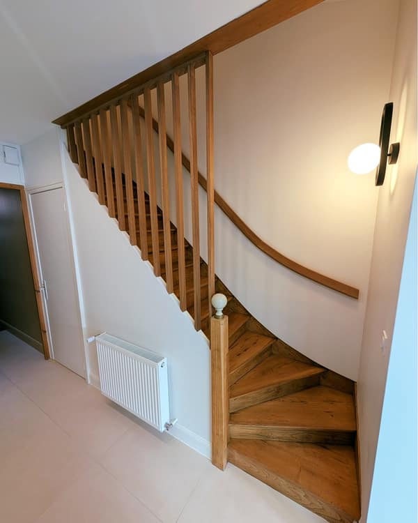 Porte ou verrière en bois sur mesure par Le Wood Gang : Oui, mettons toutes les courbes en valeurs ! 😊👌